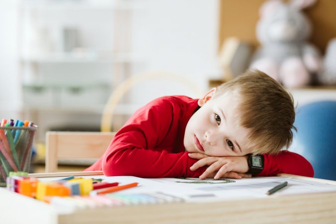 niño con problemas de concentración