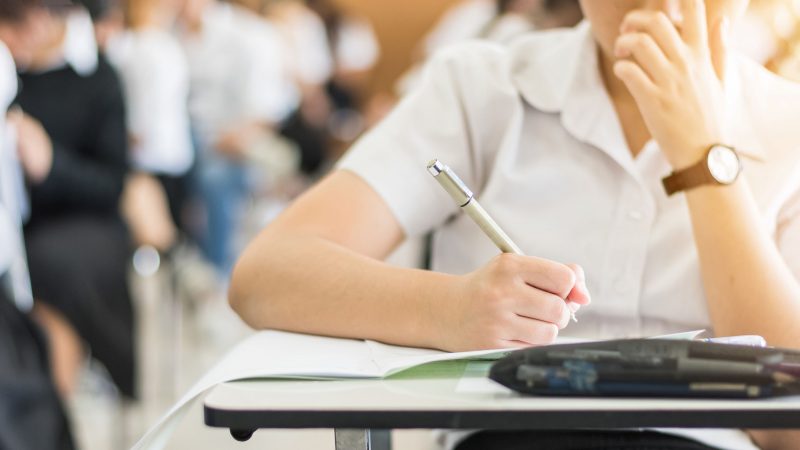 Malas notas en la escuela: Causas y soluciones