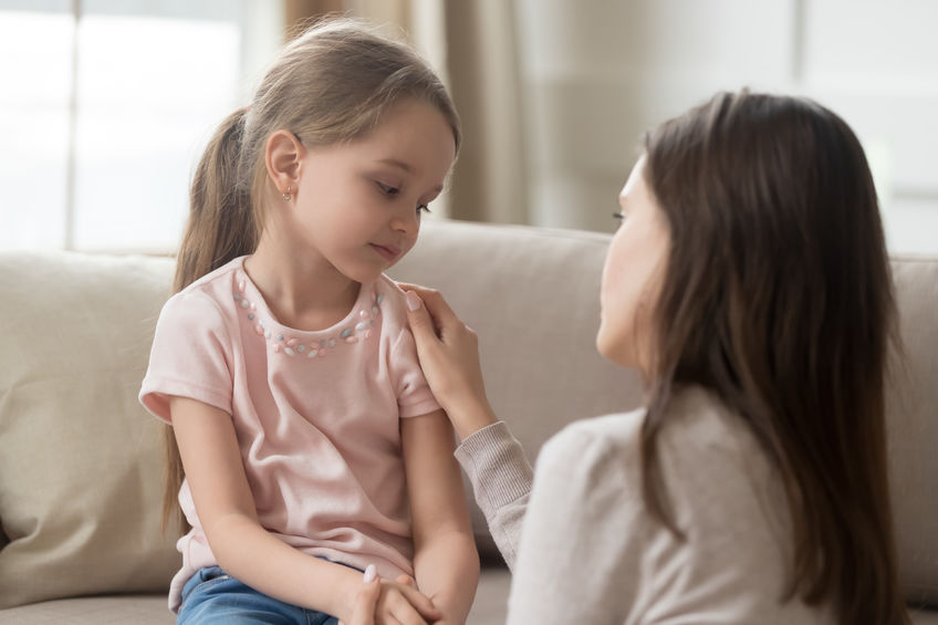 madre preocupada por hija 