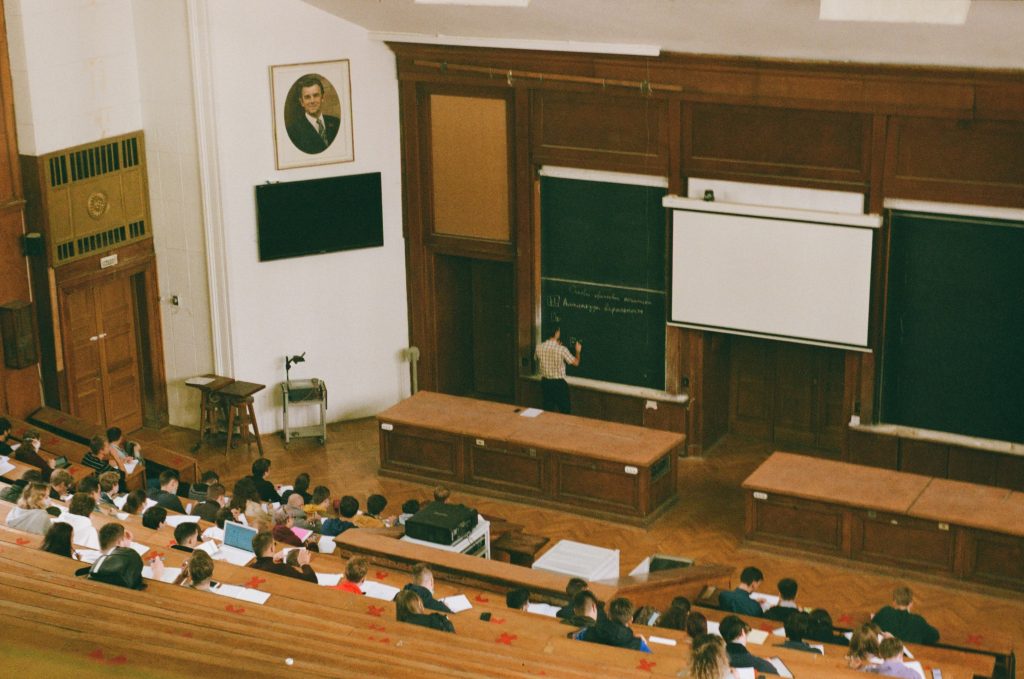 estudiantes en universidad