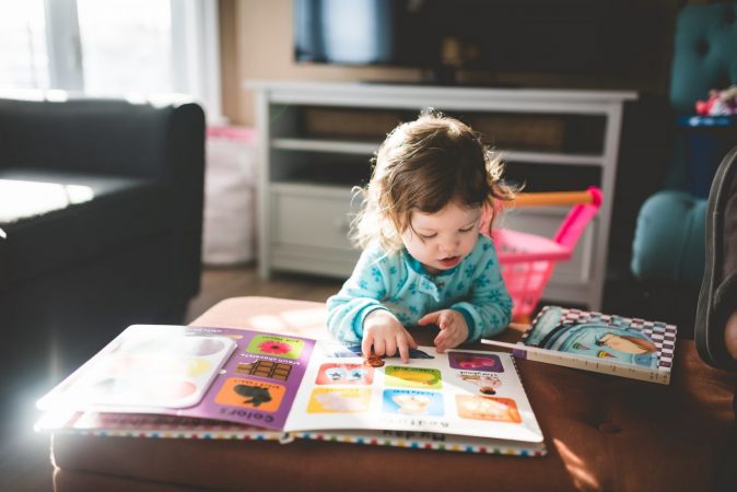 niña leyendo