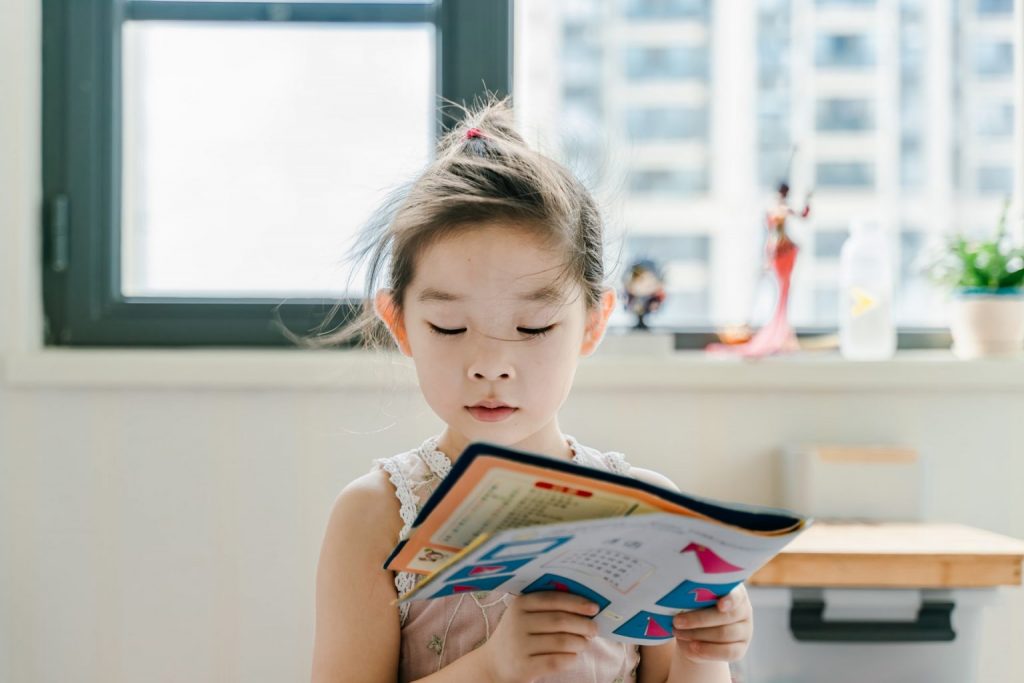 niña leyendo