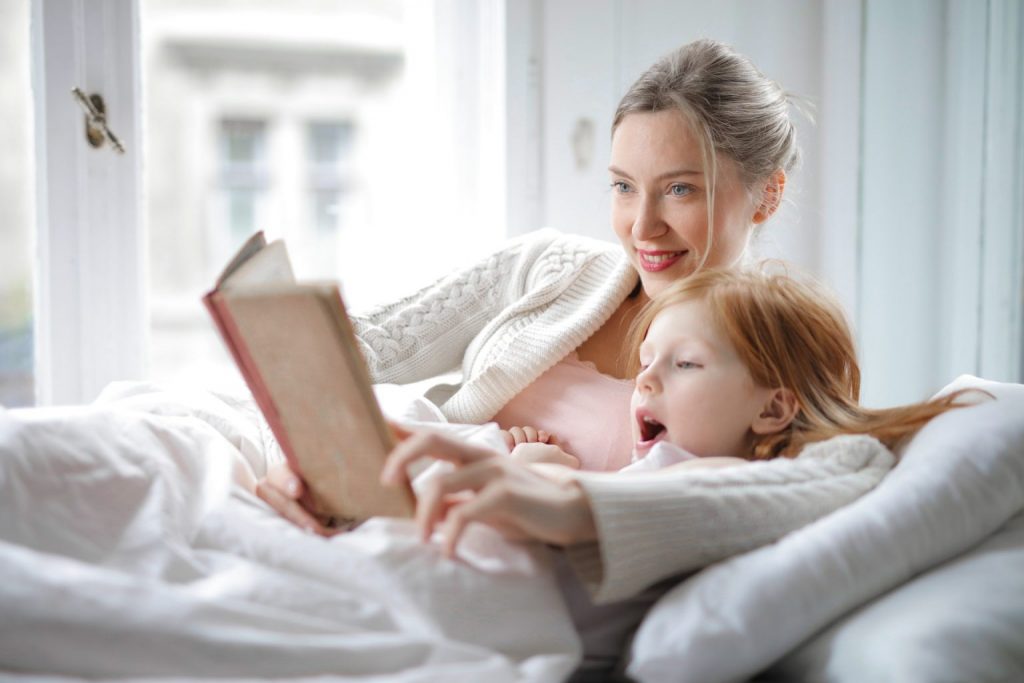 chica leyendo 