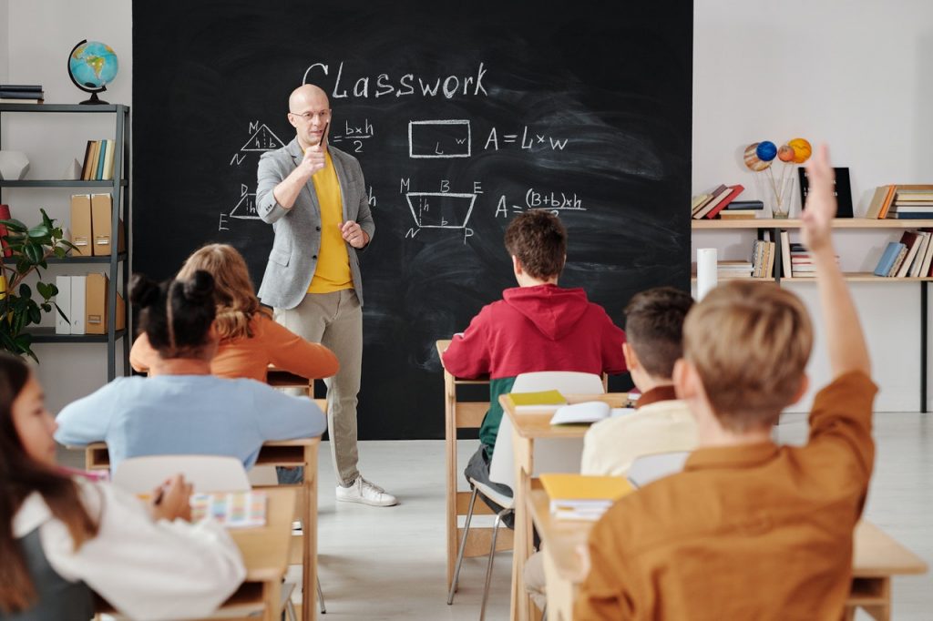 maestro en clase