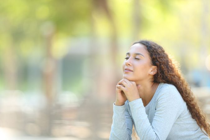 chica meditando