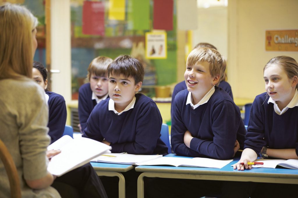 niños en clases 